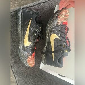 Kobe 10 elite Christmas used size 12